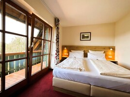 Hypo-allergenic bedding available, blackout drapes