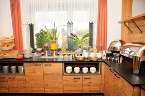 Daily buffet breakfast (EUR 14.8 per person) - Landhotel und Gasthaus Wiedmann (Eresing)