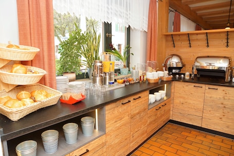 Daily buffet breakfast (EUR 14.8 per person)
