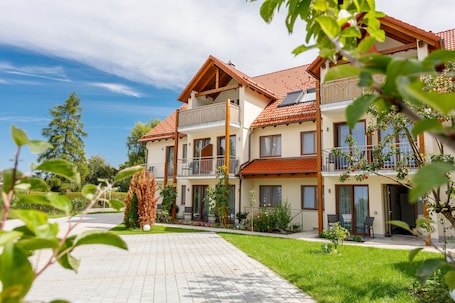 Exterior. Landhotel und Gasthaus Wiedmann