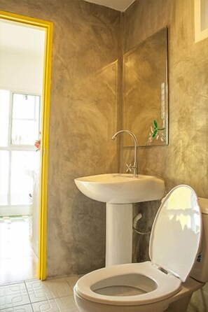Standard Room | Bathroom - The Sunflower Holiday Hostel (Choeng Thale)