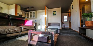 2 sovrum, sängtillbehör av högsta kvalitet och duntäcken