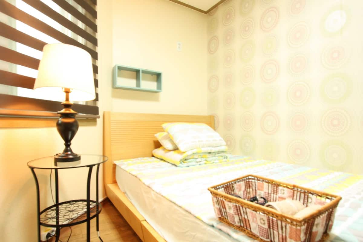 Double Room | Desk, soundproofing, rollaway beds, free WiFi