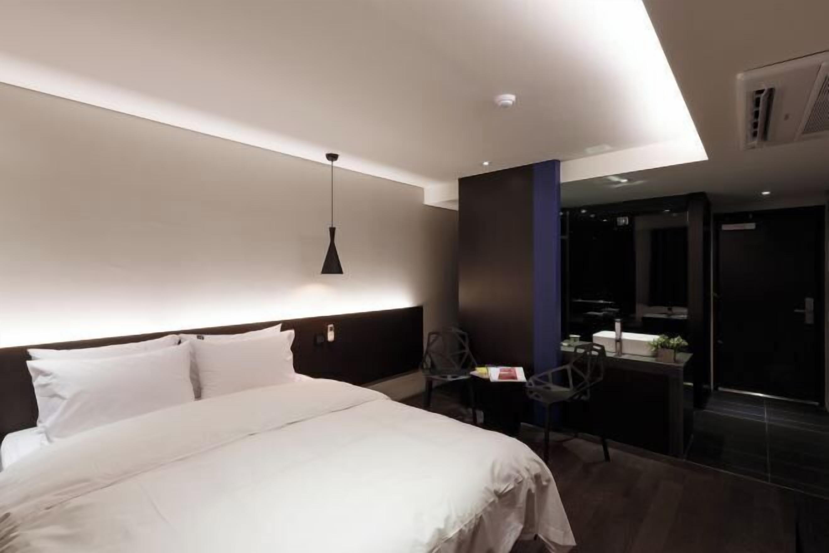 Minibaari, ilmainen Wi-Fi, vuodevaatteet