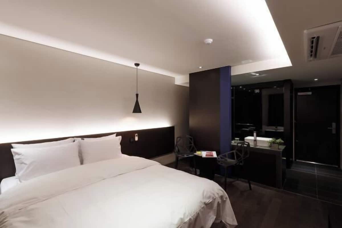 Minibar, kostenloses WLAN, Bettwäsche