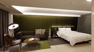 Minibar, gratis wi-fi och sängkläder