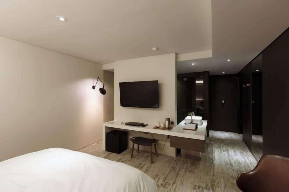 Minibar, kostenloses WLAN, Bettwäsche