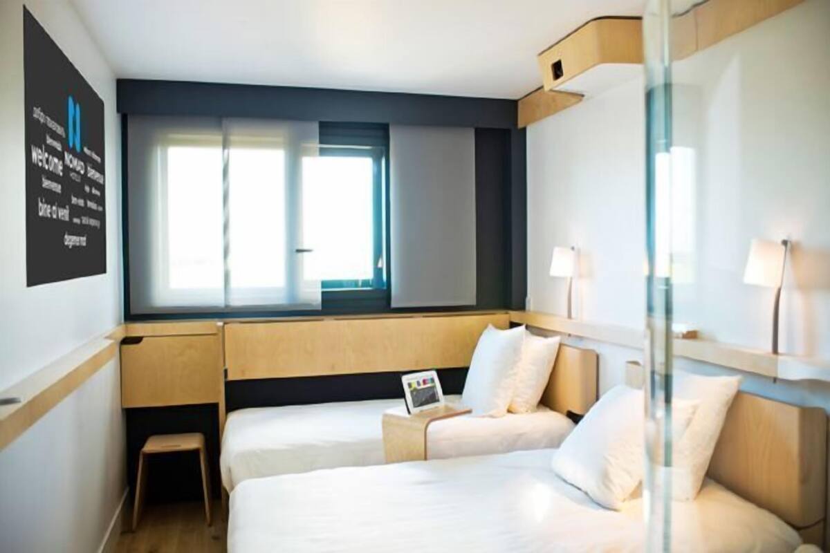 Blackout drapes, soundproofing, free cribs/infant beds, free WiFi