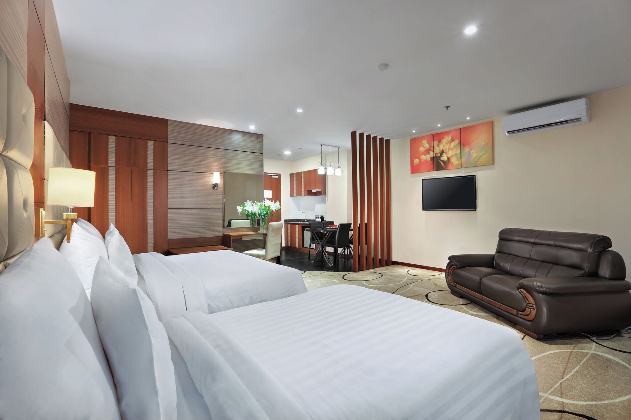 Family Suite | In-room safe, desk, blackout drapes, soundproofing