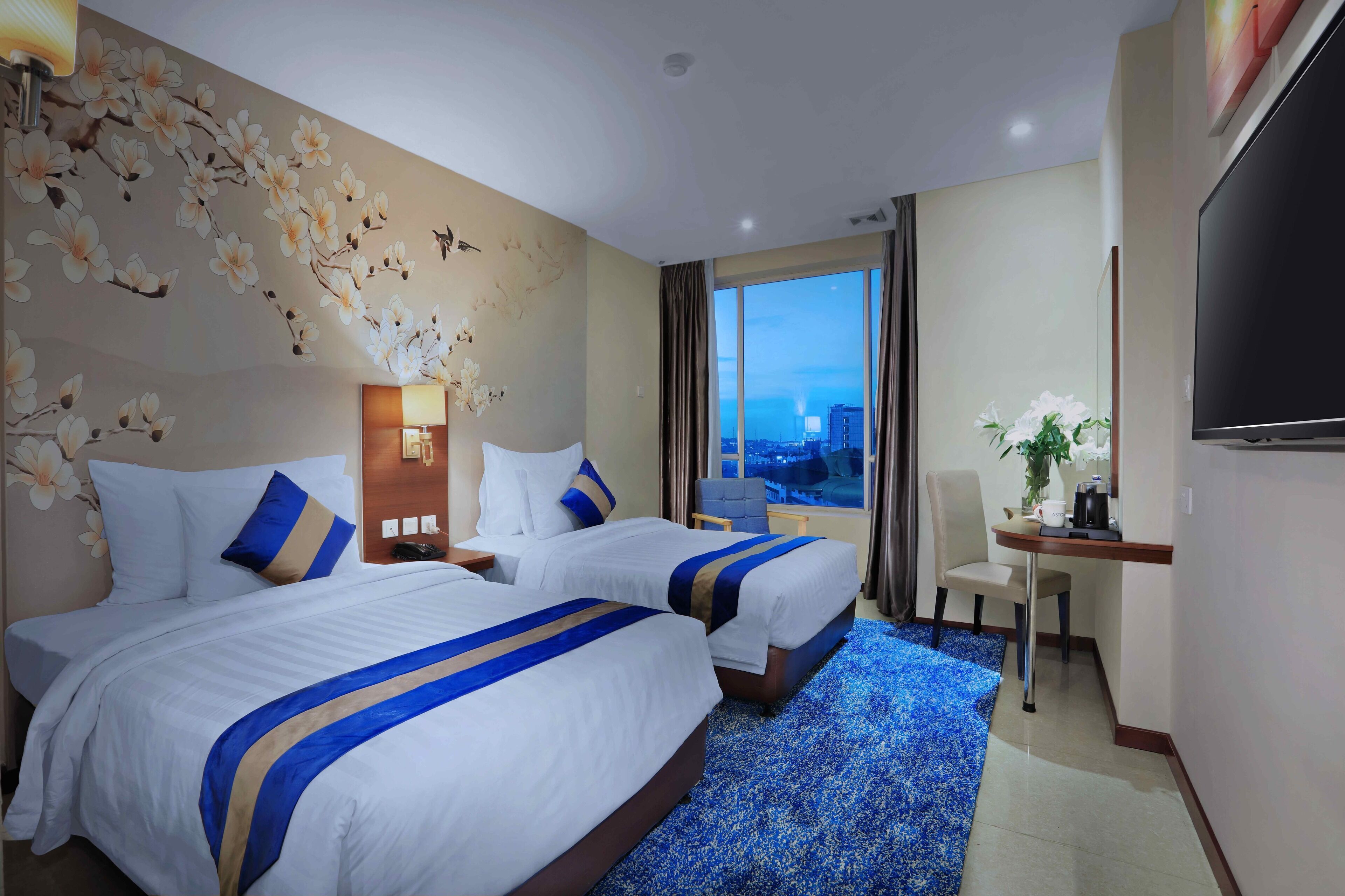 Zimmersafe, Schreibtisch, Verdunkelungsvorhänge, schallisolierte Zimmer