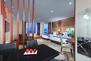 In-room safe, desk, blackout curtains, soundproofing - Aston Inn Gideon Batam (Batam)