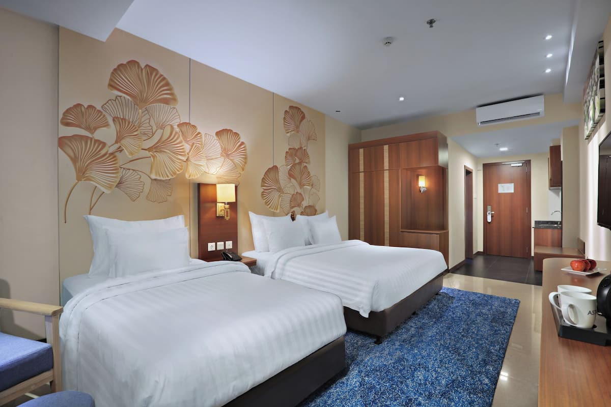 Family Room | In-room safe, desk, blackout curtains, soundproofing