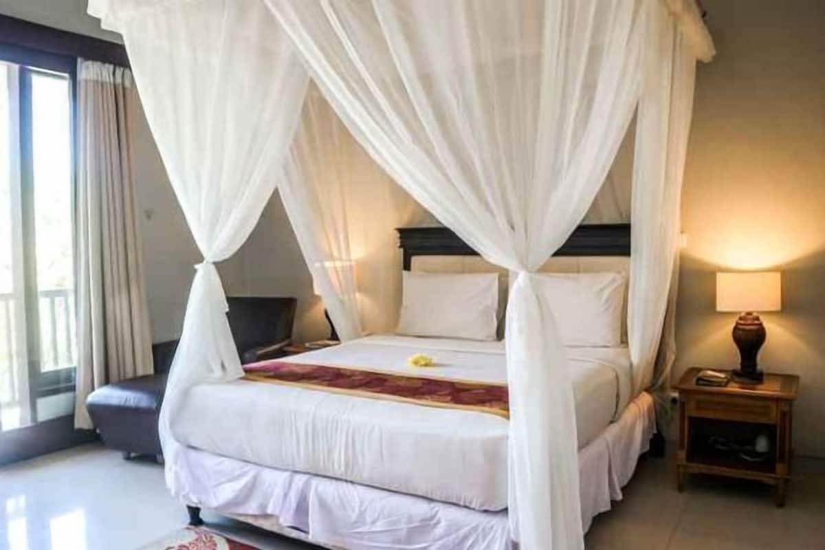 Egyptian cotton sheets, premium bedding, desk, soundproofing