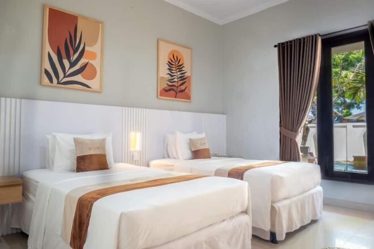 Egyptian cotton sheets, premium bedding, desk, soundproofing