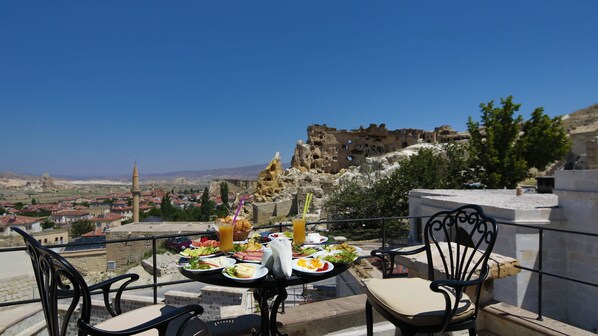 Free daily local cuisine breakfast 