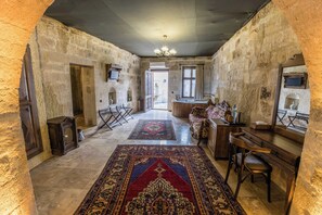 Presidential Cave Suite