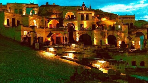 A historic building with multiple arches and a central courtyard. - Phocas Cave Suites - Special Class (Avanos)