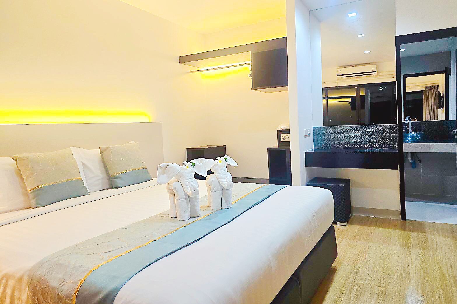 In-room safe, desk, laptop workspace, iron/ironing board