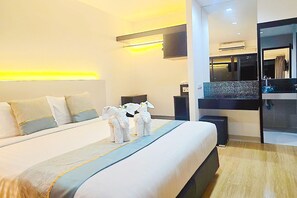 1 habitación, caja de seguridad en la habitación y escritorio 