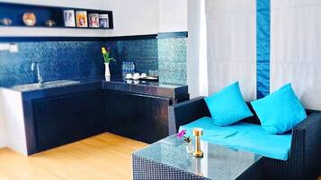 ห้องแฟมิลี่ | บริเวณนั่งเล่น | ทีวีจอแบน 32 นิ้ว พร้อมช่องเคเบิล