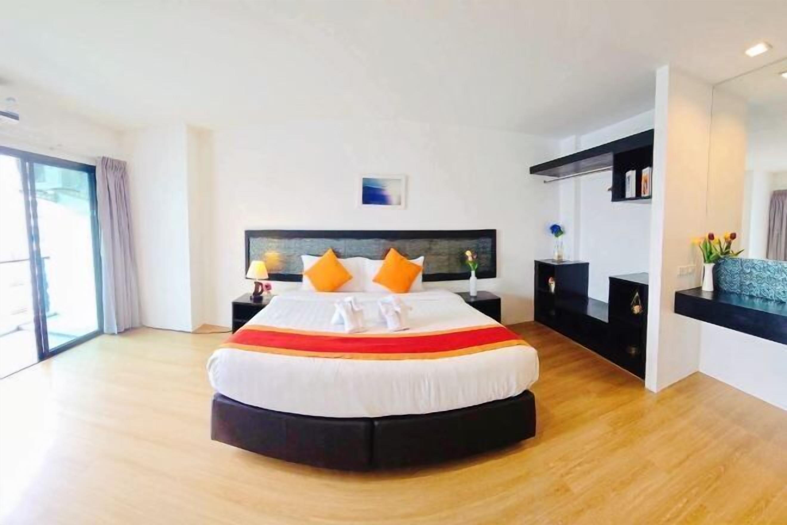 セーフティボックス (室内)、デスク、ノートパソコン用作業スペース、アイロン / アイロン台