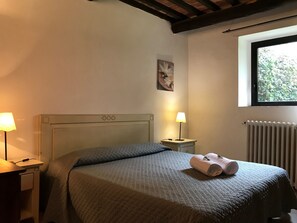 Individually furnished, desk, cots/infant beds, rollaway beds - Agriturismo San Ottaviano (Monterotondo Marittimo)