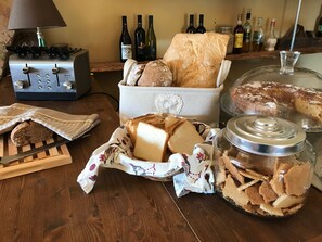 Free daily continental breakfast  - Agriturismo San Ottaviano (Monterotondo Marittimo)