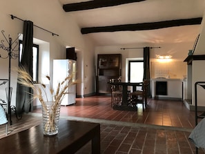 อพาร์ทเมนท์, 2 ห้องนอน | บริเวณนั่งเล่น