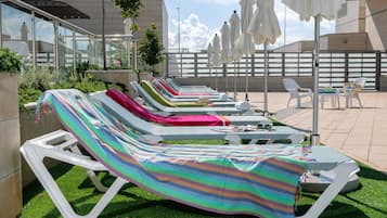 Seasonal outdoor pool, pool umbrellas, sun loungers