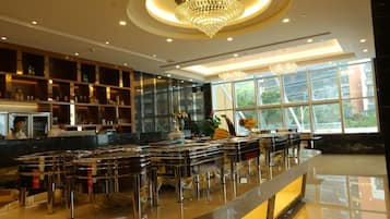 2 restaurantes: opção de café da manhã, almoço e jantar