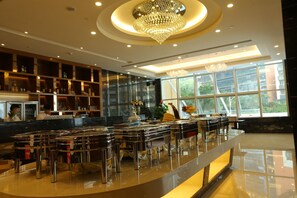 2 Restaurants, Frühstück, Mittagessen, Abendessen, chinesische Küche