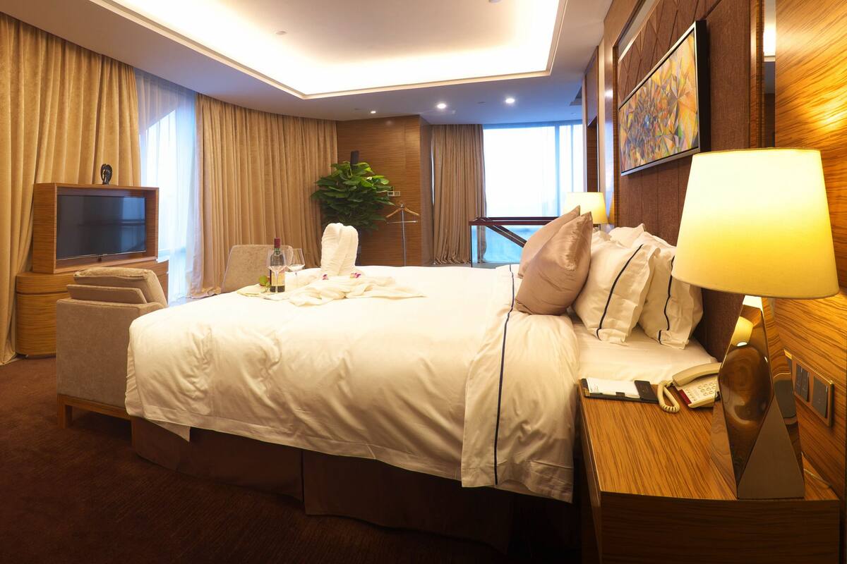 Minibar, in-room safe, desk, blackout curtains