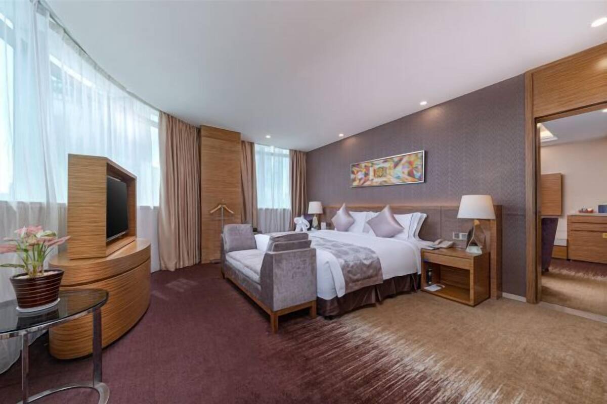 Minibar, in-room safe, desk, blackout curtains