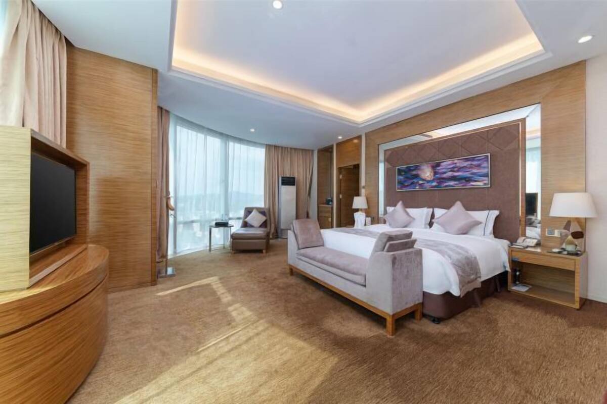 Minibar, in-room safe, desk, blackout curtains