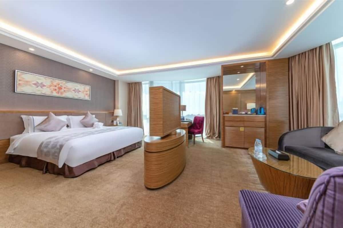 Minibar, in-room safe, desk, blackout curtains