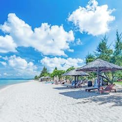 Di pantai, aktiviti berkayak