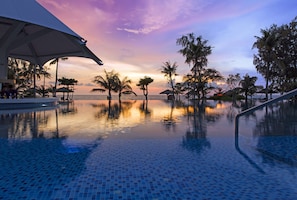 Outdoor pool - Mercury Phu Quoc Resort & Villas - Free Airport Transfer (Phu Quoc)