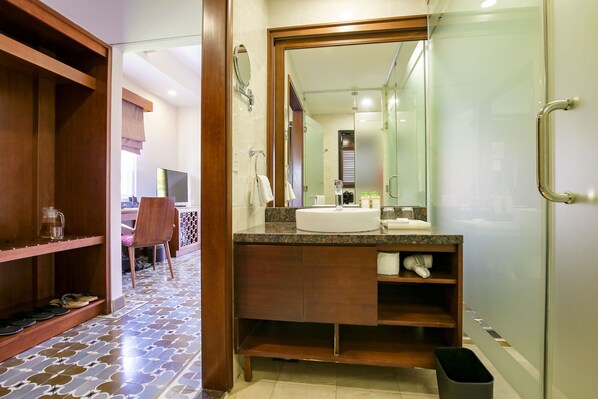Bathroom - Mercury Phu Quoc Resort & Villas - Free Airport Transfer (Phu Quoc)