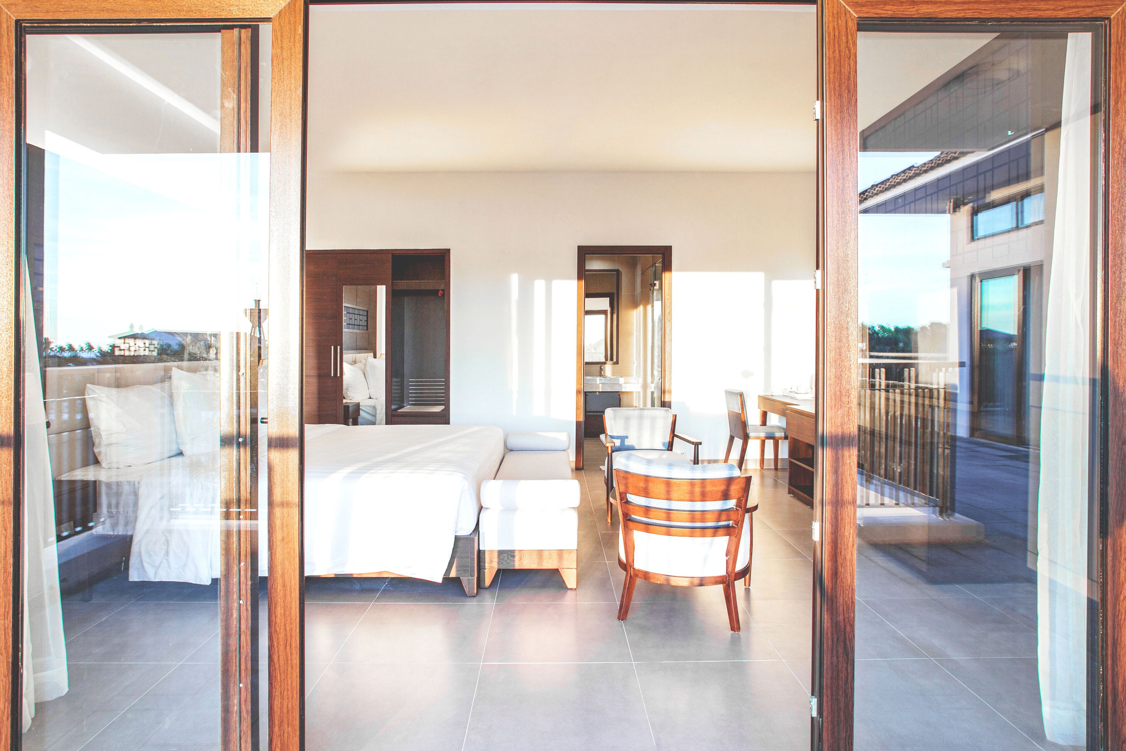 Family Villa, 4 Bedrooms, Private Pool, Garden View | Bar mini, peti besi dalam bilik, meja, langsir/tirai gelap terus 