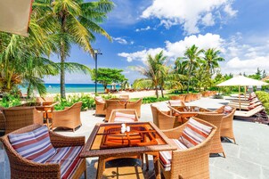 2 restaurants; breakfast, lunch, and dinner served