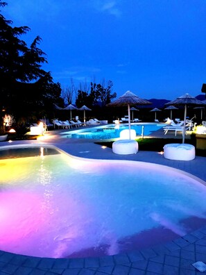 Outdoor spa tub - La Siègià Resort (Massa Marittima)