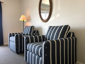 Standard Room | Free WiFi, bed sheets - Knapps Narrows Marina & Inn (Sherwood)