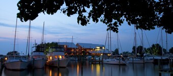 Knapps Narrows Marina & Inn