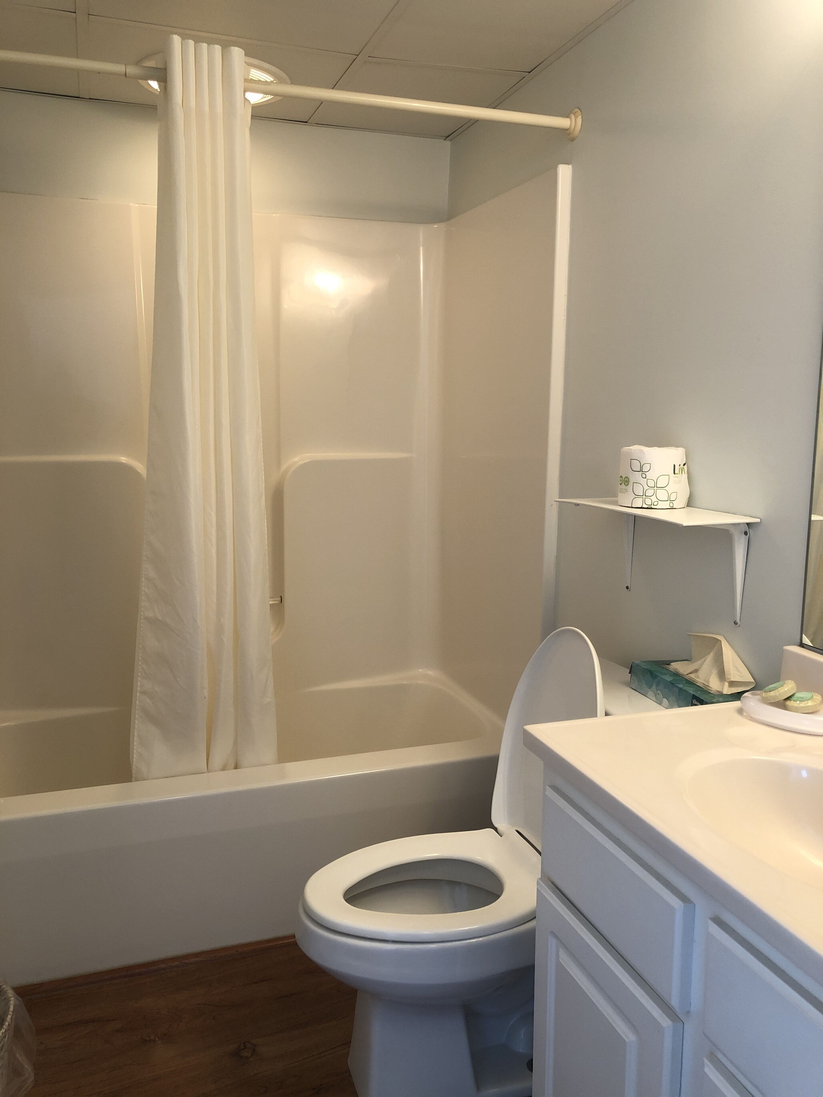 combined shower/bathtub, free toiletries, hair dryer, towels