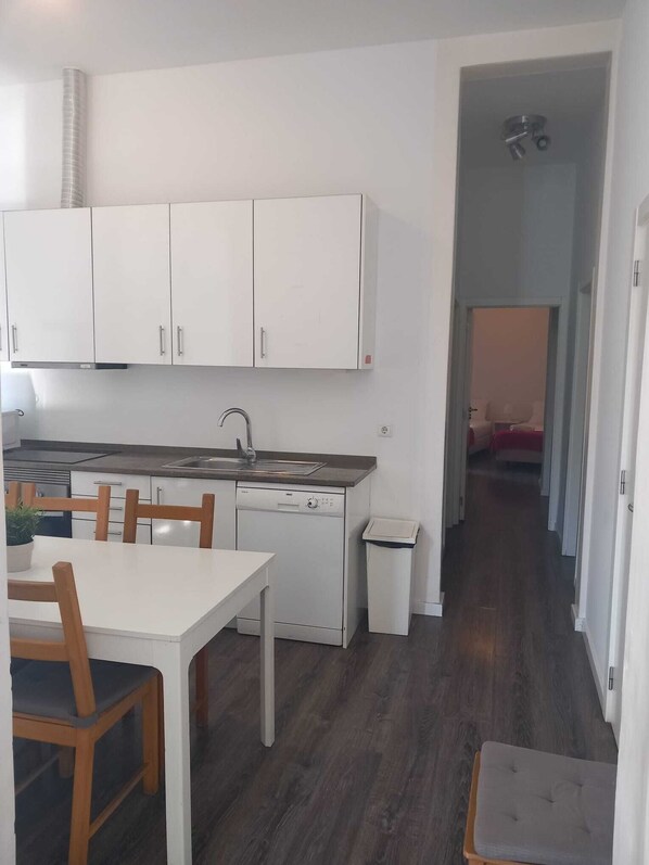 Apartment, 3 Bedrooms | Private kitchen | Fridge, microwave, oven, stovetop