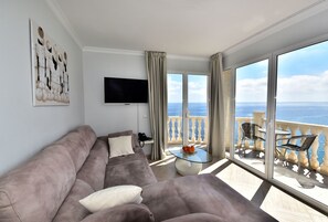 Superior Apartment, 3 Bedrooms | Living room