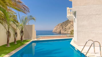 Outdoor pool, sun loungers