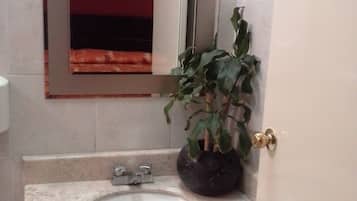 Double Room | Bathroom sink