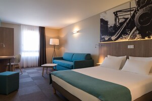 Junior Suite | In-room safe, desk, soundproofing, free WiFi