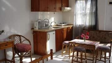 Frigorifero, piano cottura, macchina per tè/caffè, bollitore elettrico